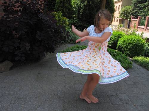 Elodie dreht sich so dolle....