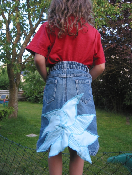 Hose zu Rock angezogen