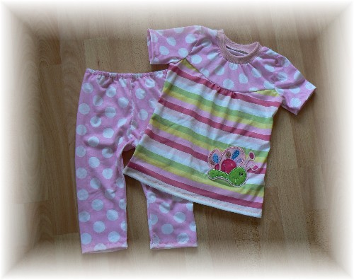 klein Fan mit Leggings