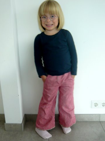 Dortje aus gestreifter Jeans...