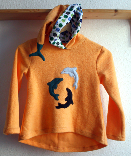 Delfine auf Orange