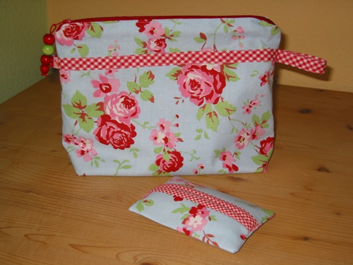 Kulturbeutel mit Tat�ta