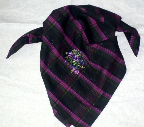 Vierecktuch mit Stickerei