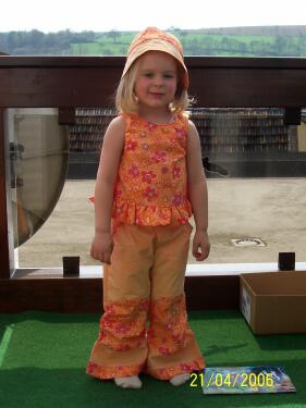 Bl�mchenkombi am Model