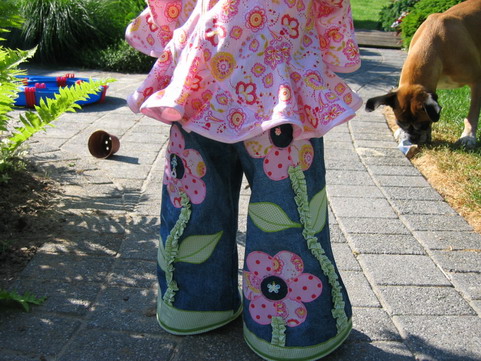 Mini Hermosa mit Tddeljeans von hinten