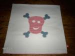 ein totenkopfkissen
