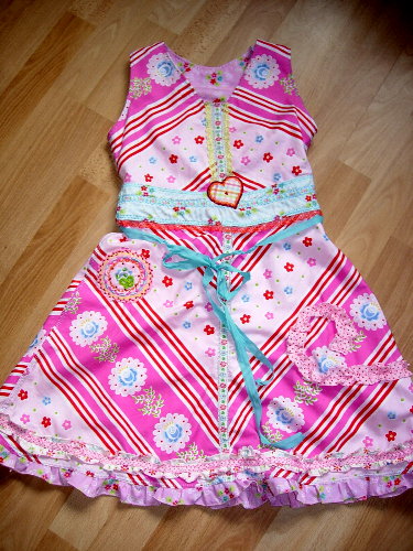 Steifenkleid