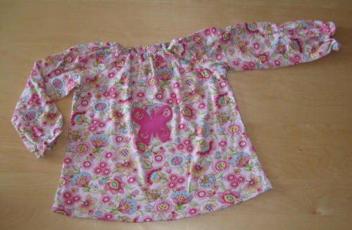 Hannah aus rosa Jersey mit Velours-Schmetterling