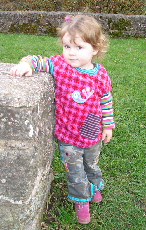 Amelie mit Truschen-Vgelchen in Mini