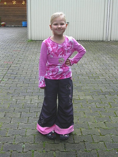 Pauline mit Nieten und gemalten Rschen