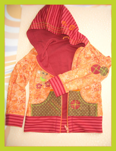 Jacke mal in orange-rot...