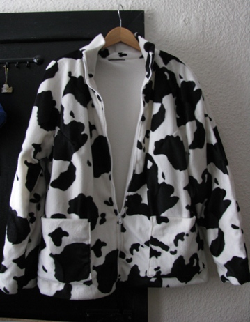 Jacke in Kuh-Fellimitation