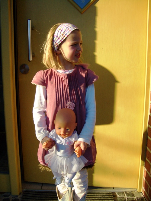 Kordkleid mit Biesen