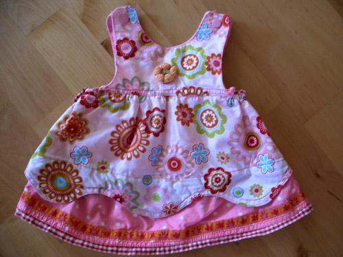Minikleidchen.....fr Helenas Puppe...