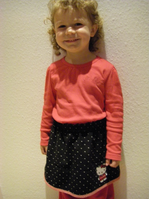 Rm schlicht aus Cord mit Hello Kitty
