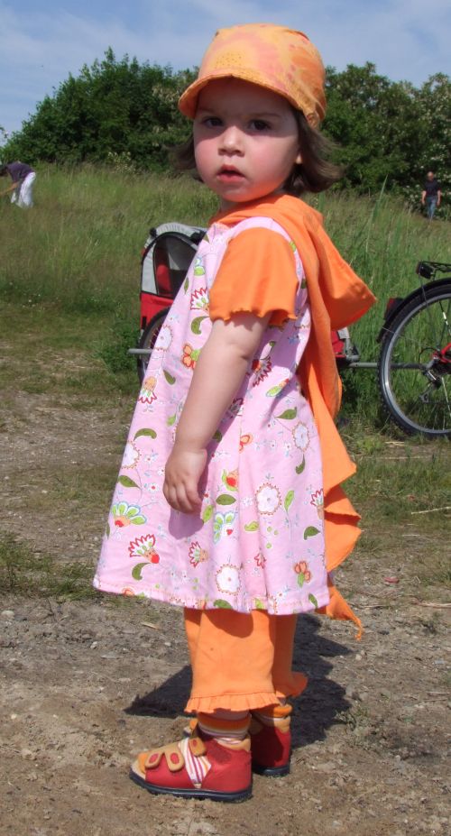 Jule-Kapuze an Olivia-Kleid fr Emilia