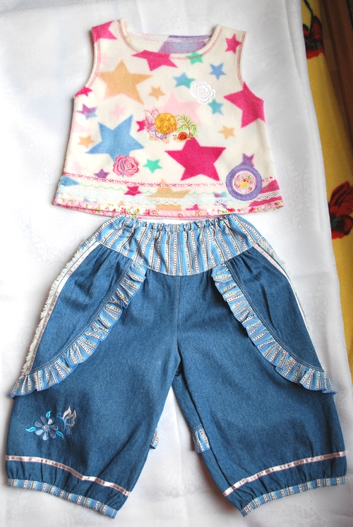 Baby-Jeans + Fleece-Pullunder