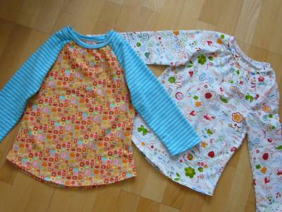 Zwei Zoe-Shirts