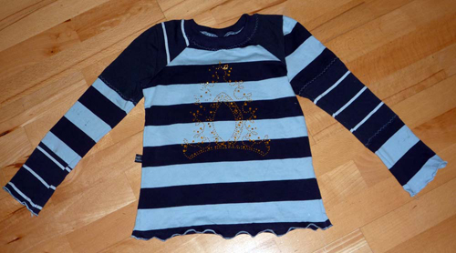 Ein blaues Mixshirt...