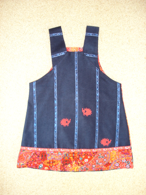 Celina aus Cord von hinten