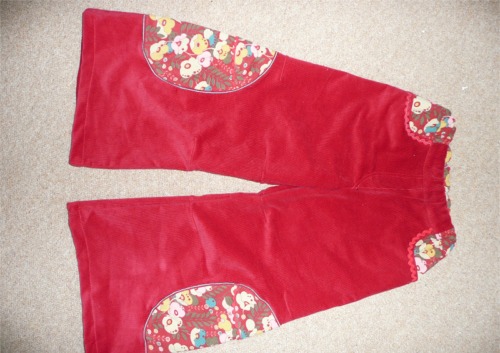 Cordhose in rot
