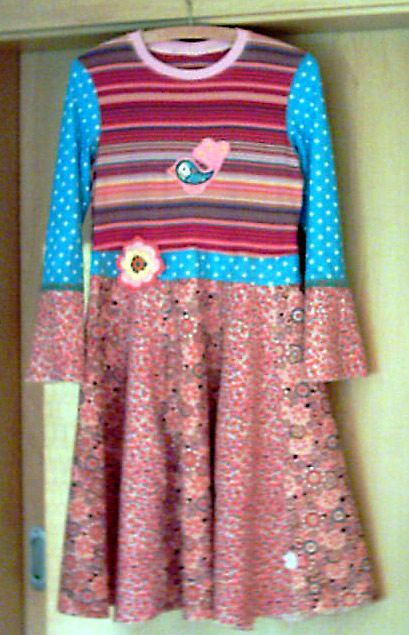 Ein Dreh-Mix-Kleid in Gr. 140/146...