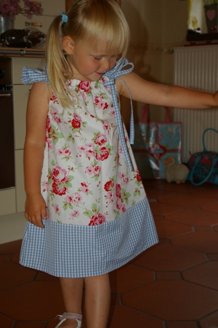 "Three tricks dress" Kleid mit Kind