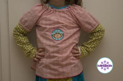 Hannah mit Jerseyrmeln
