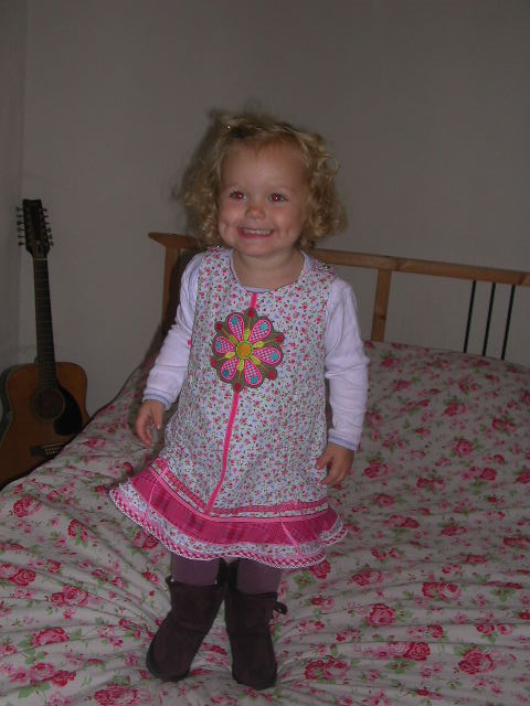 OONA in blauem Millefleur