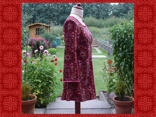 Samt-Tunika Ornament von der Seite