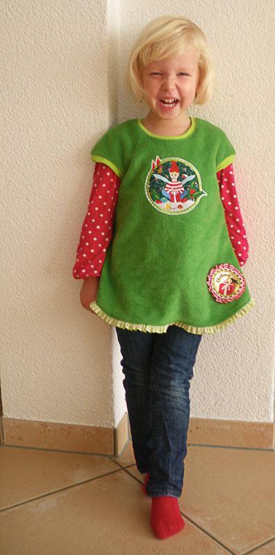 Mia im Wichtelzeit-Wichtelkleid!