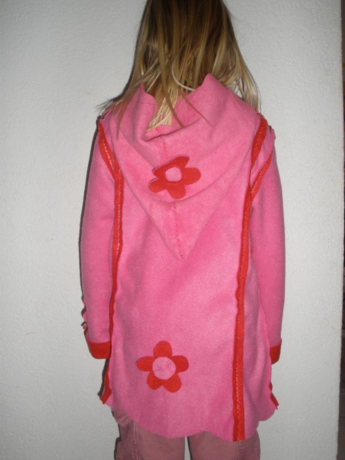 Linda mit Hello Kitty von hinten