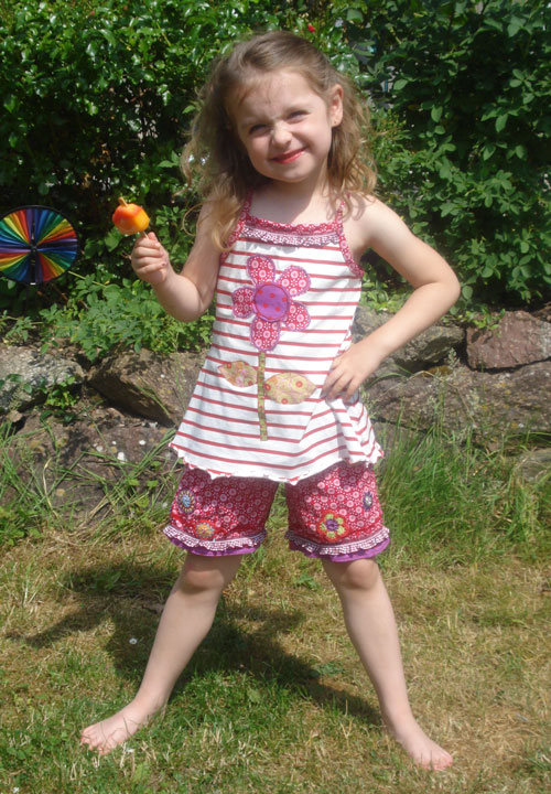 Loretop und Shorts