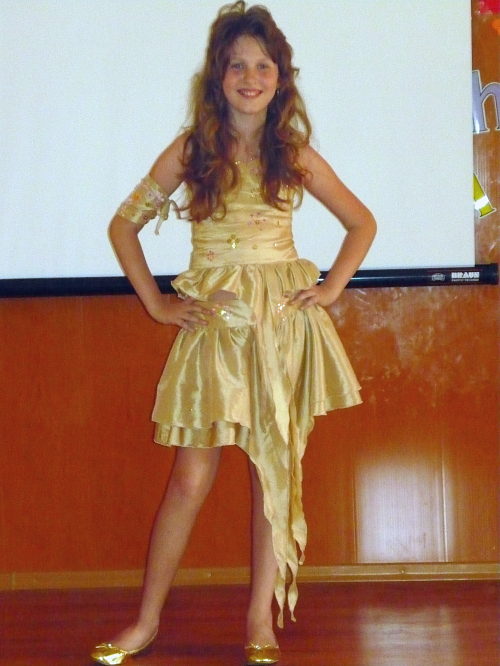 Set (top and skirt) for show