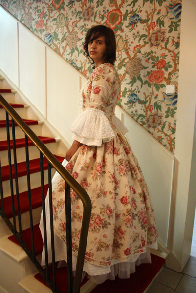 Barock-Kleid von hinten