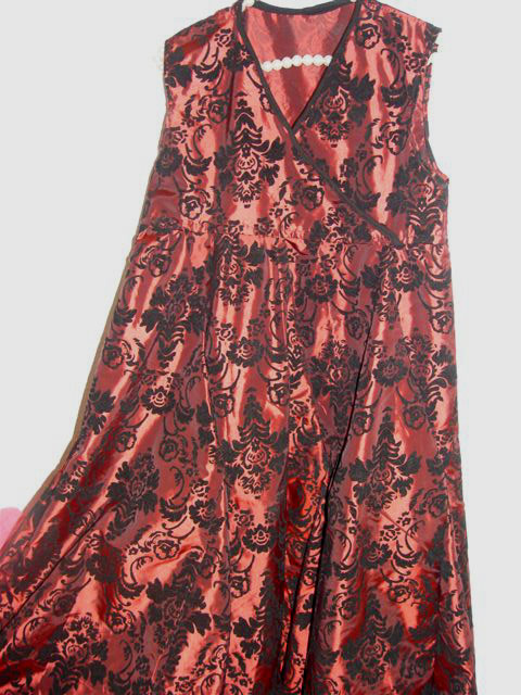 rotes taftkleid