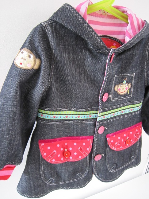 Eine Jeans-Tinka