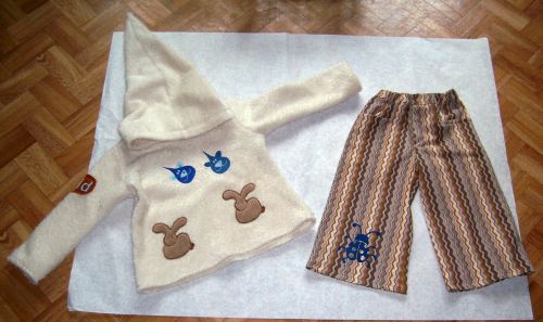 Zipfelpulli und Hose