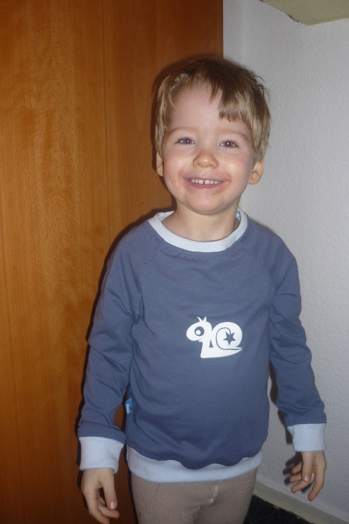 Zoe mit Emil blau-wei