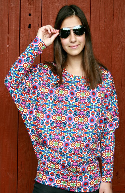 Lustiges Fotoshooting mit neuem Shirt