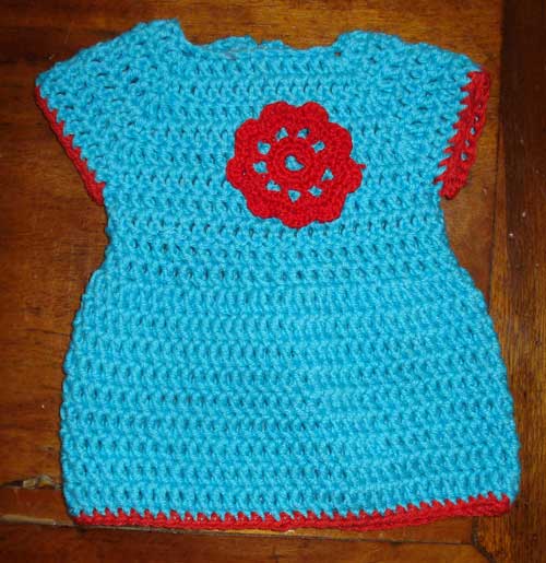 Gehkeltes Puppenkleid