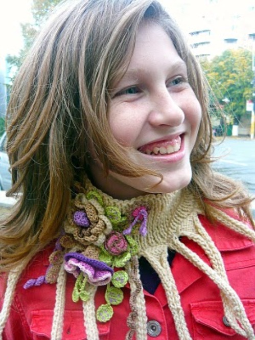 Handmade kniting scarf