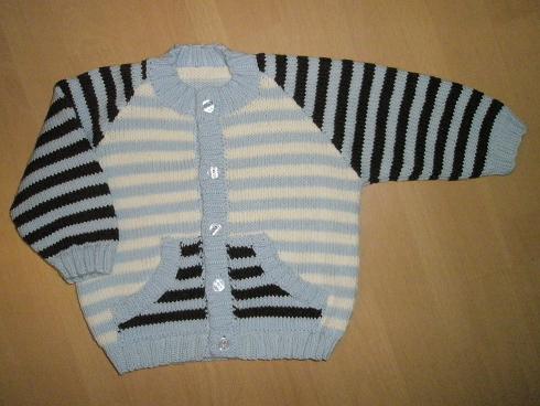 Das erste Strickteil fr Lucas ...