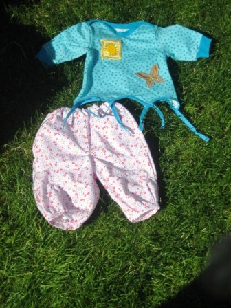 Kombi aus Baby-Hannel und Hose,