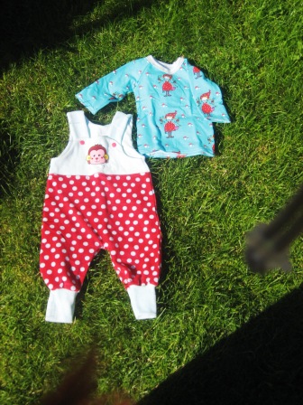 Strampelhose und Baby-Raglan