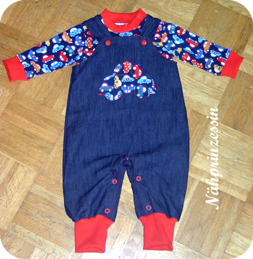 Strampelhose und Babyshirt