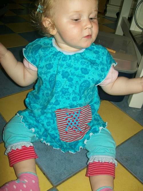 Amelie mit Leggings und Sticki