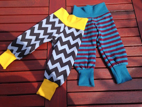 Zwei Mini-Hosen