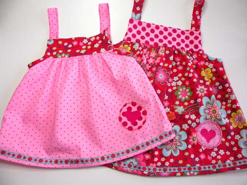 Zwei Babykleidchen