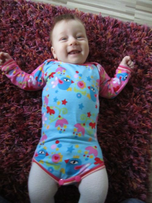 Baby Lola mit Birdy Body